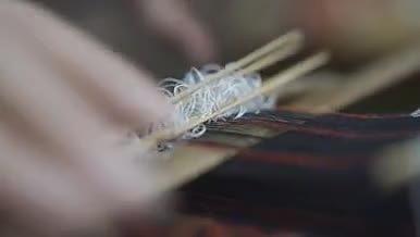 海南三亚槟榔谷纺织手工黎锦视频的预览图